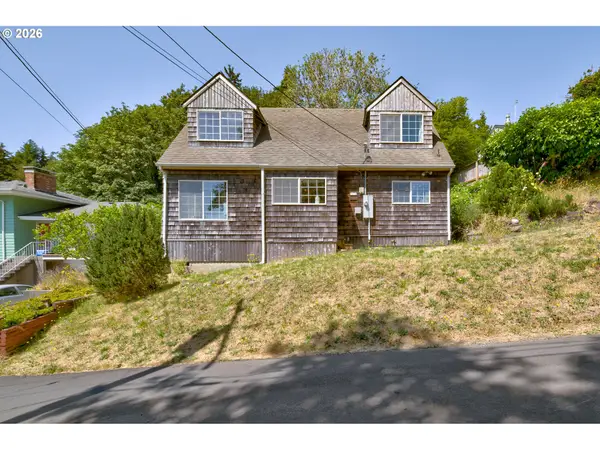 1676 SE 2nd St, Astoria, OR 97103