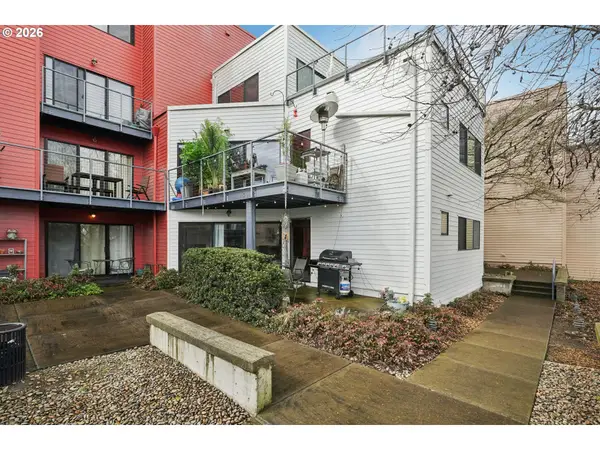 720 NW Naito Pkwy #D24, Portland, OR 97209