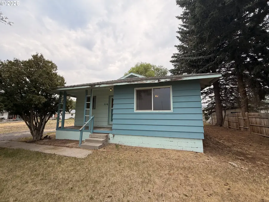 328 S Quincy Ave, Hines, OR 97738 - #2