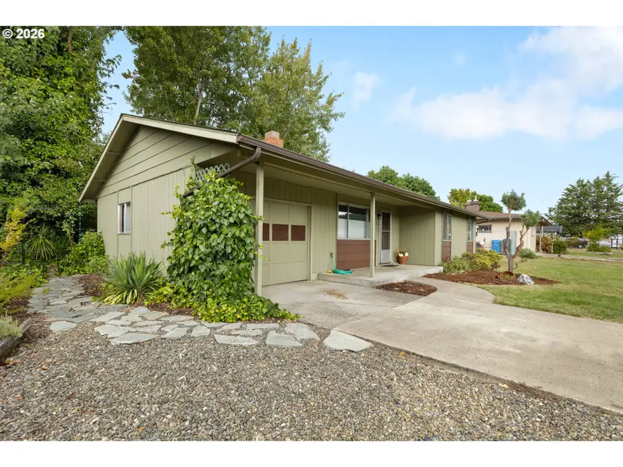 273 Eddy St, Sutherlin, OR 97479 - #2