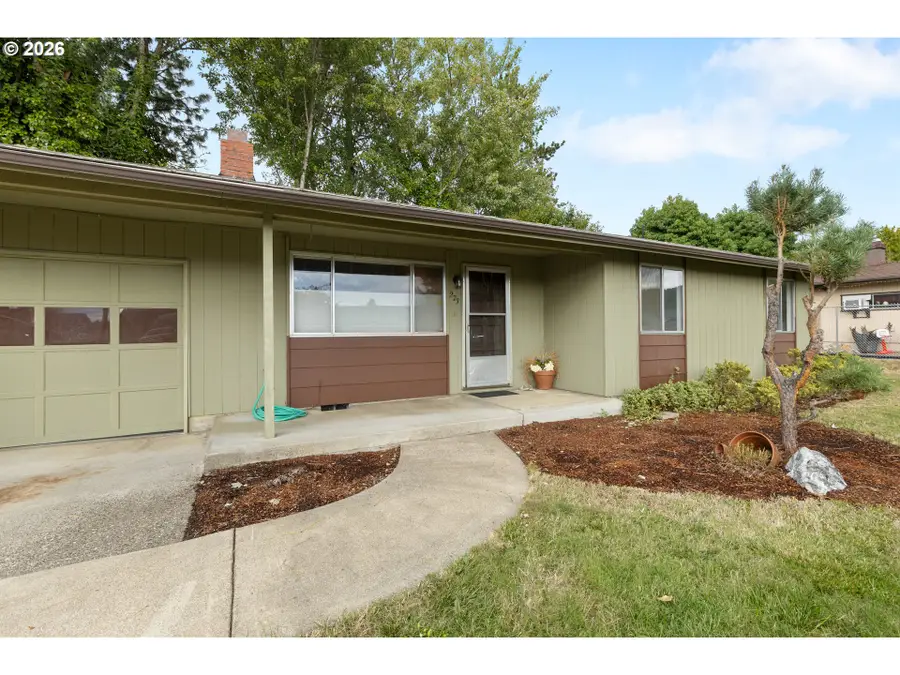 273 Eddy St, Sutherlin, OR 97479 - #3
