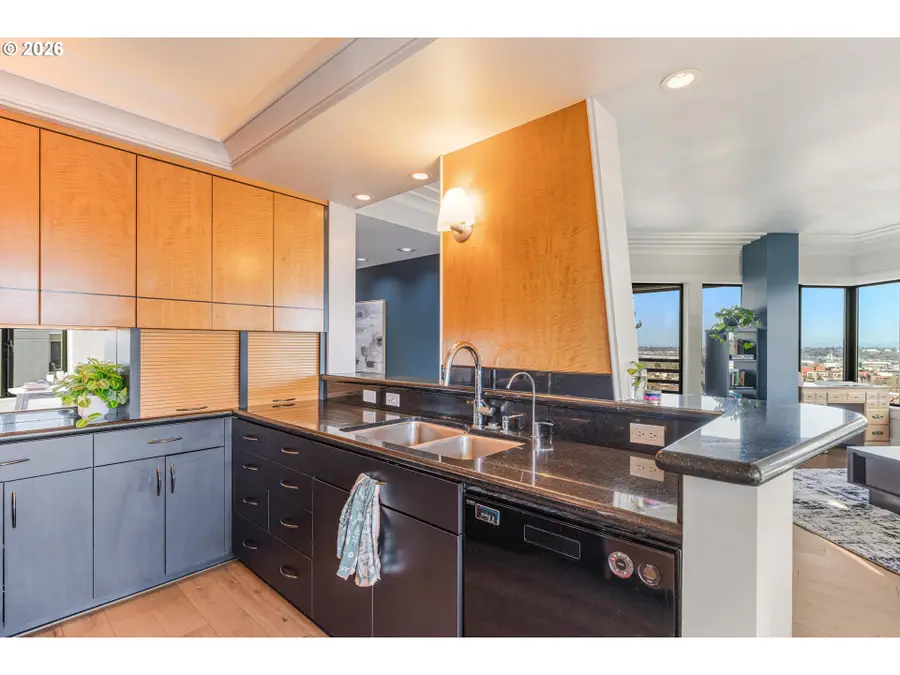 2245 SW Park Pl #7B, Portland, OR 97205 - Image #3