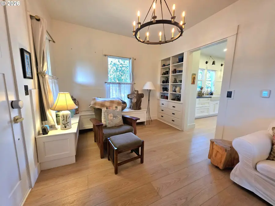 296 N 4th St, Saint Helens, OR 97051 - #2