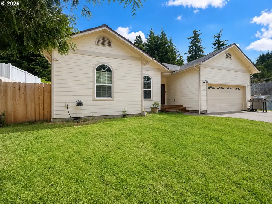 644 9th Ave, Coos Bay, OR 97420 - #2