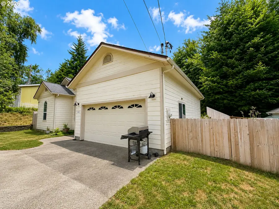 644 9th Ave, Coos Bay, OR 97420 - #3