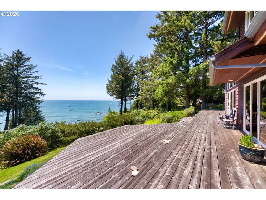 31904 Chantrelle Ln, Gold Beach, OR 97444 - #2
