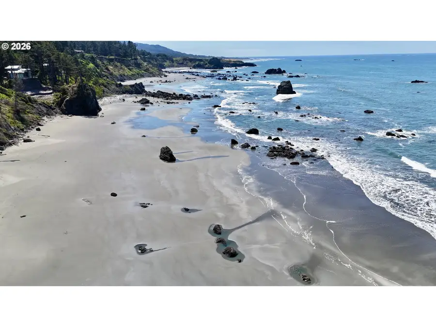 31904 Chantrelle Ln, Gold Beach, OR 97444 - #3