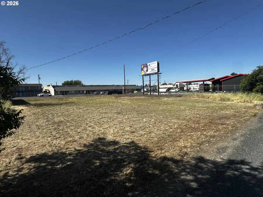 6th St, Umatilla, OR 97882 - #3