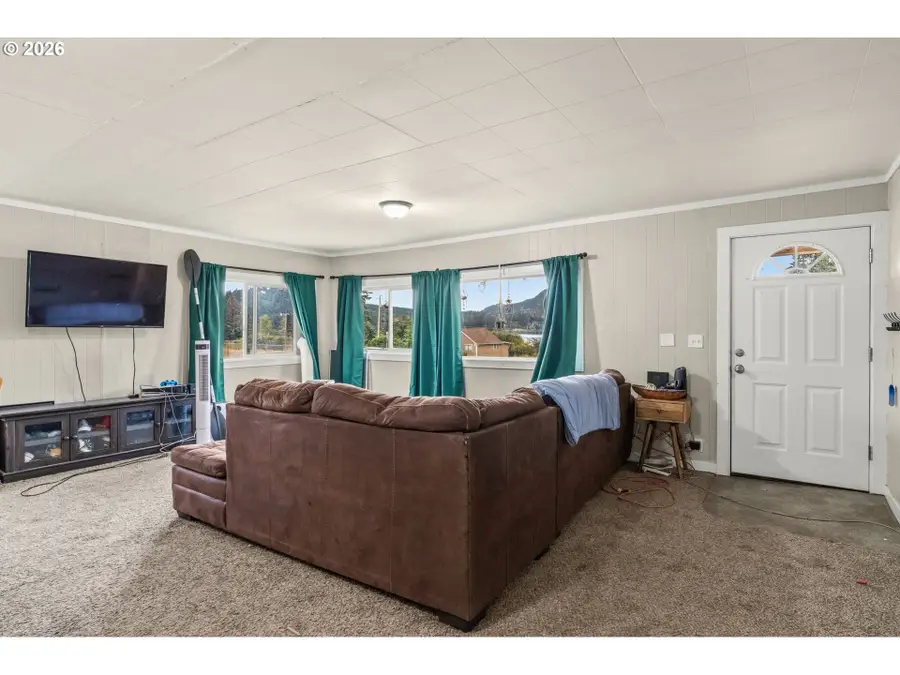 39094 Dexter Rd, Dexter, OR 97431 - #3