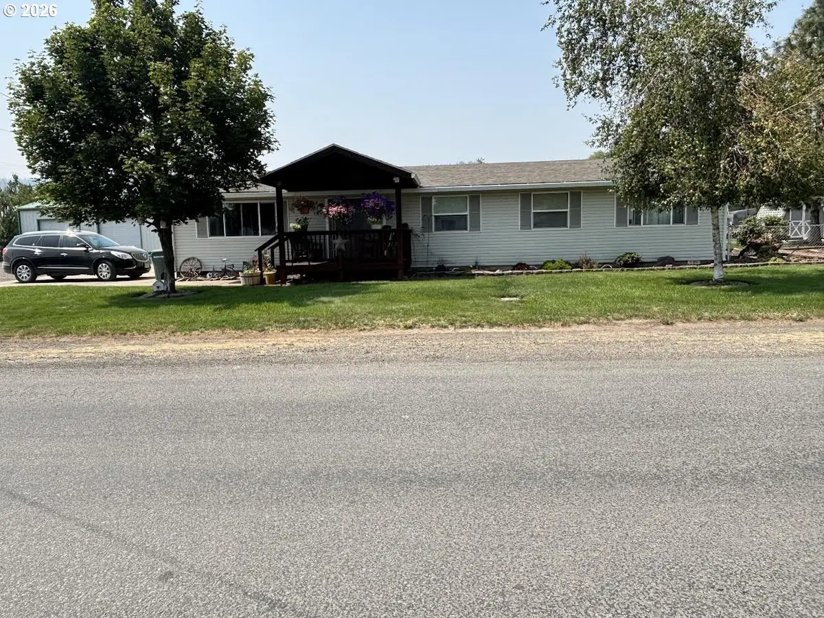160 S 17th St, Elgin, OR 97827 - #1