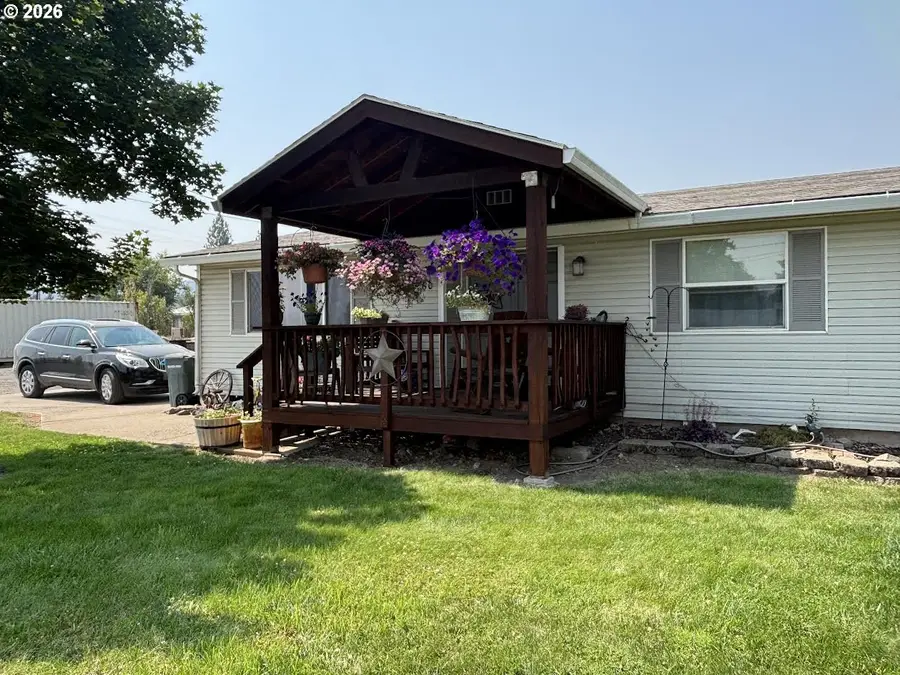 160 S 17th St, Elgin, OR 97827 - #2