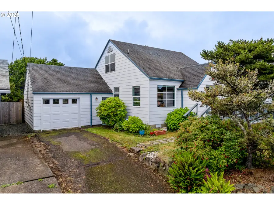 130 N Coral St, Rockaway Beach, OR 97136 - #2