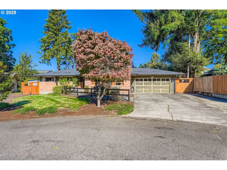 10311 NE Russell Ct, Portland, OR 97220 - Image #3