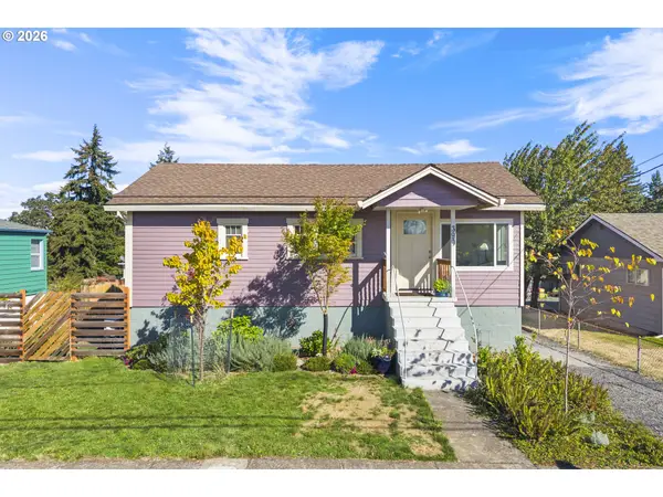 390 S 7th St, StHelens, OR 97051
