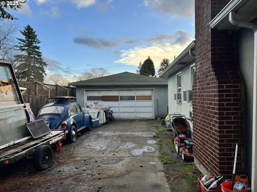 11226 SE Bush St, Portland, OR 97266 - Image #2