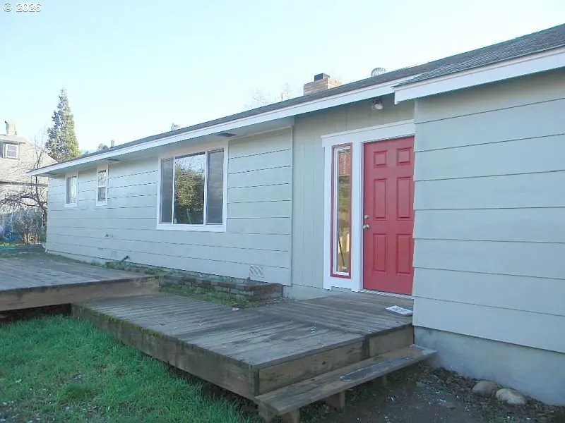 214 E 13th St, The Dalles, OR 97058 - #1