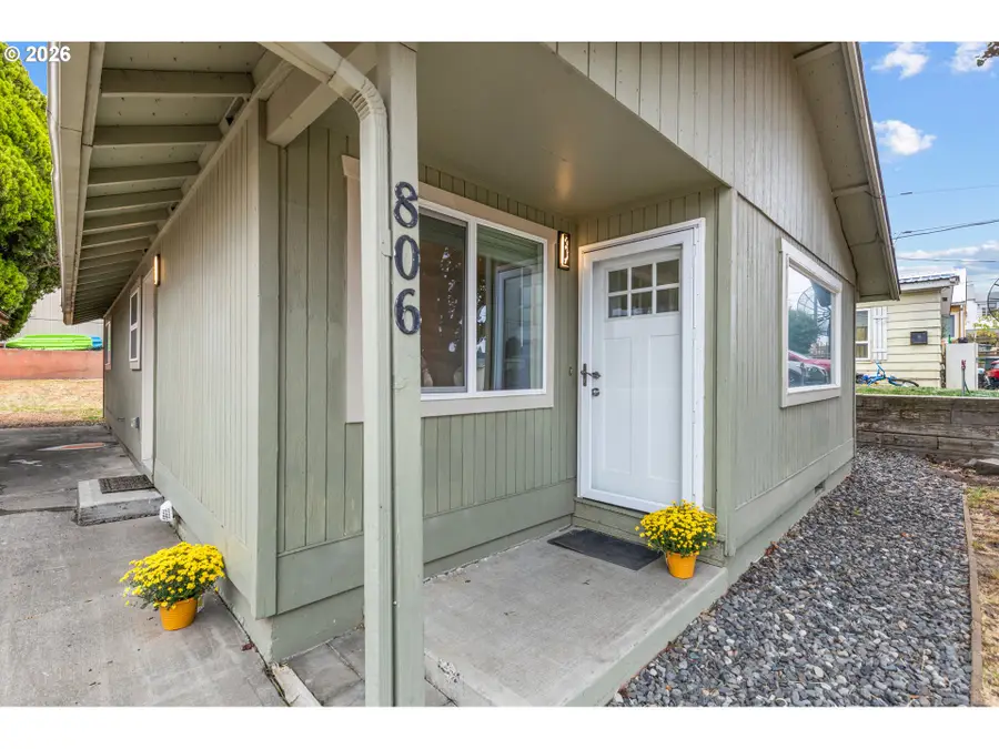 806 SW 15th St, Pendleton, OR 97801 - #2
