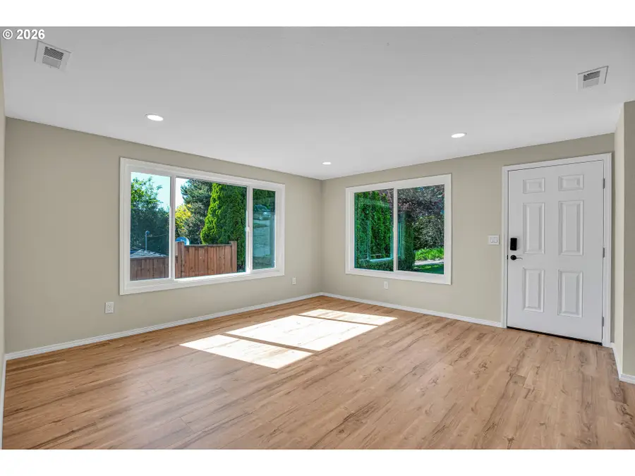 1822 SW Marigold St, Portland, OR 97219 - #3