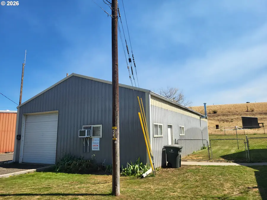 401 Dewey St, Moro, OR 97039 - #3