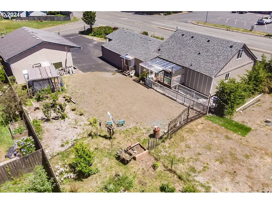 20 Willow St, Lincoln Beach, OR 97341 - #2