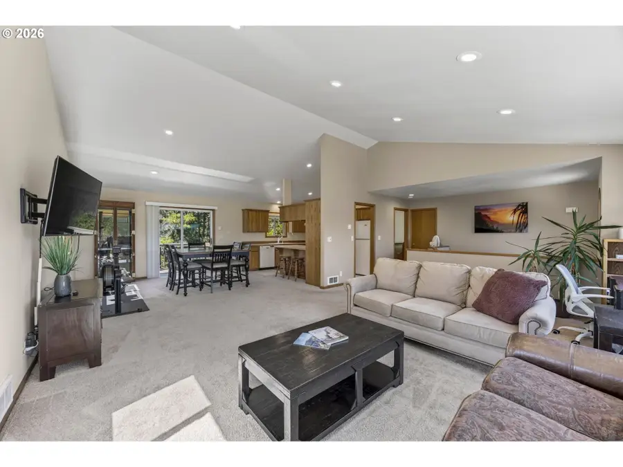 88548 Nautilus Ct, Florence, OR 97439 - #2