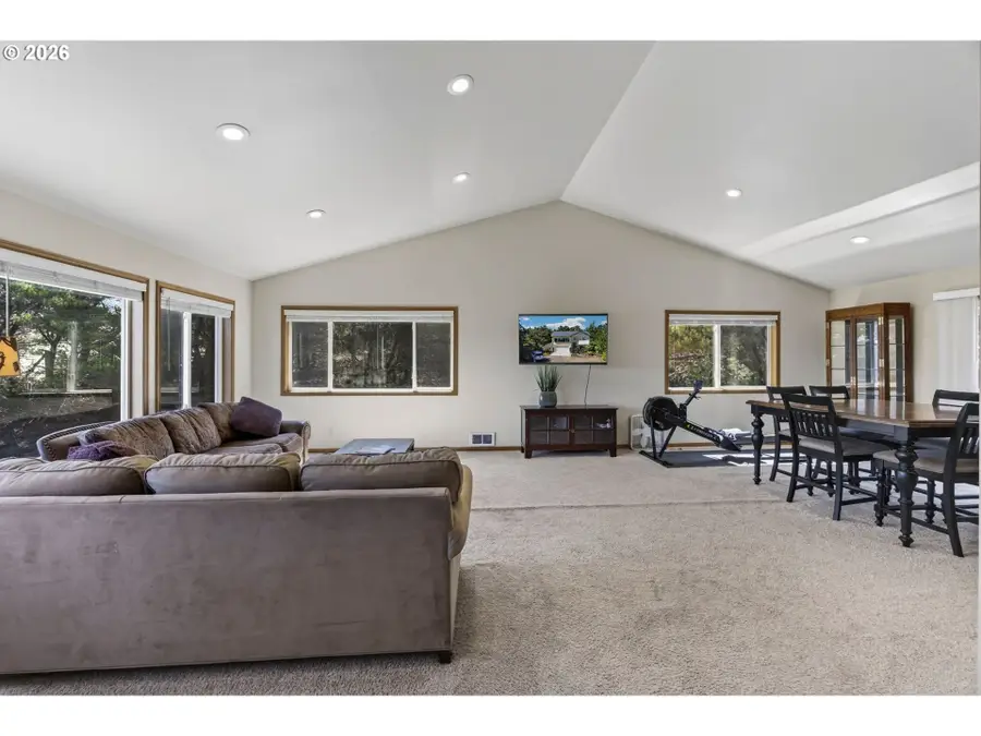 88548 Nautilus Ct, Florence, OR 97439 - #3