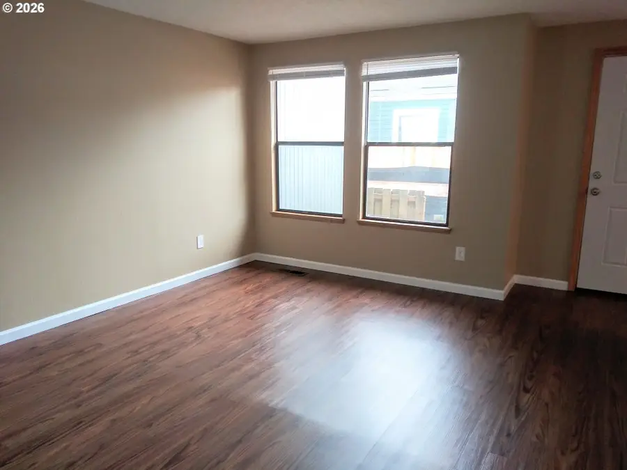 6822 SE Woodstock Blvd, Portland, OR 97206 - Image #2