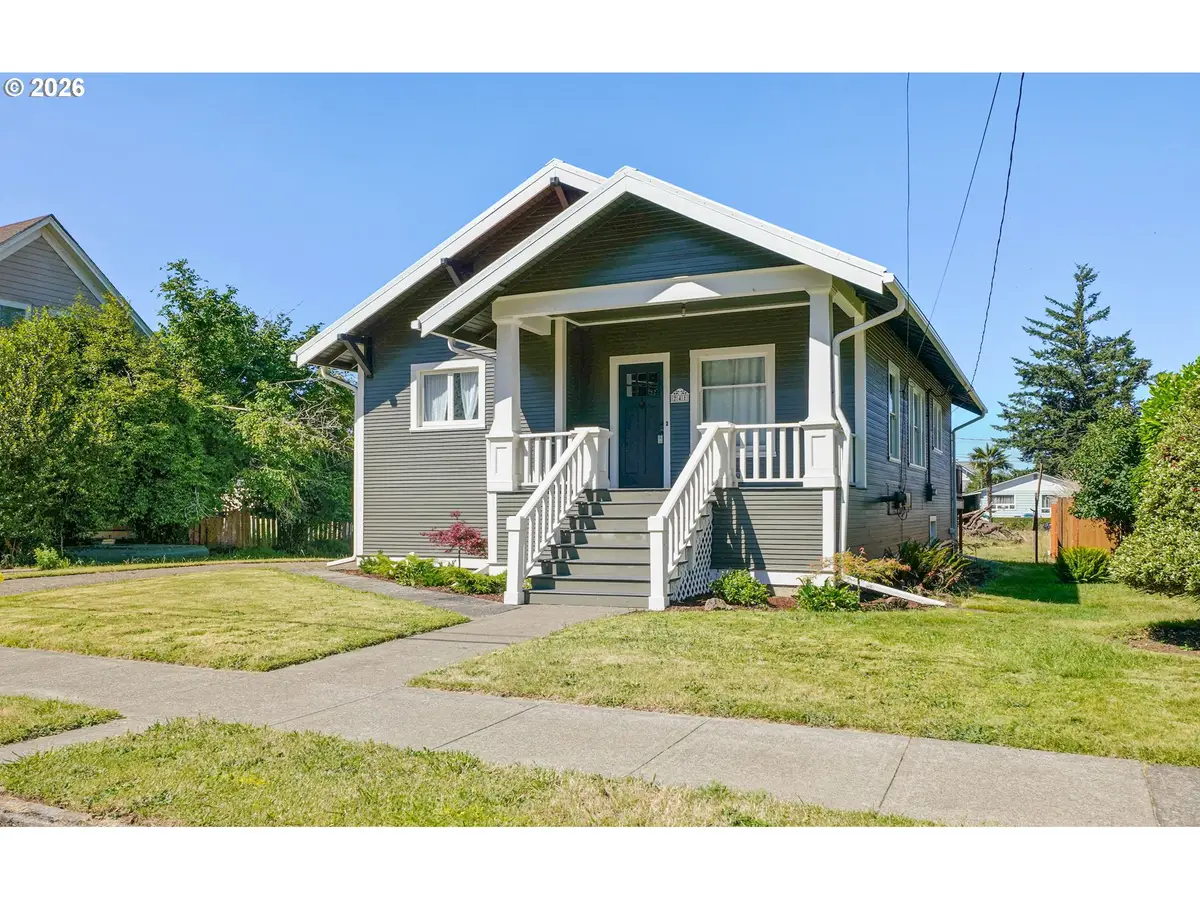 241 Mill St, Silverton, OR 97381 - #1