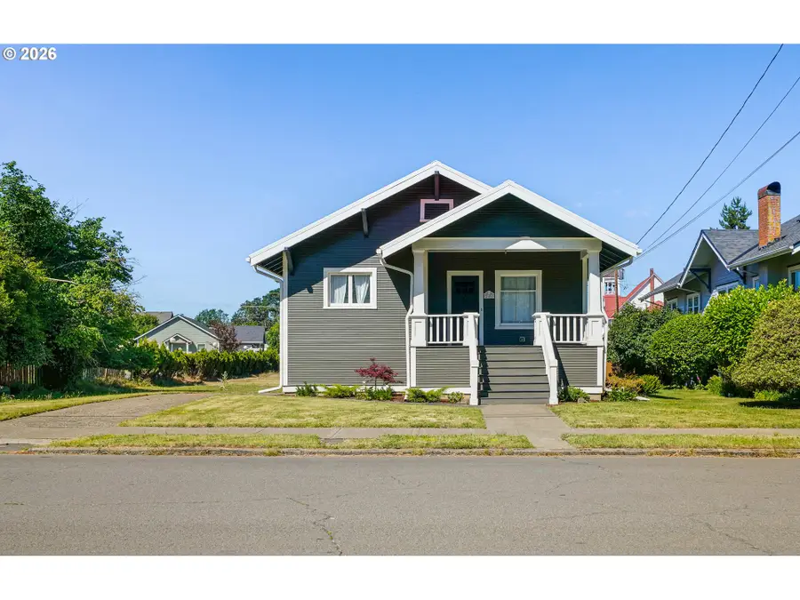 241 Mill St, Silverton, OR 97381 - #3