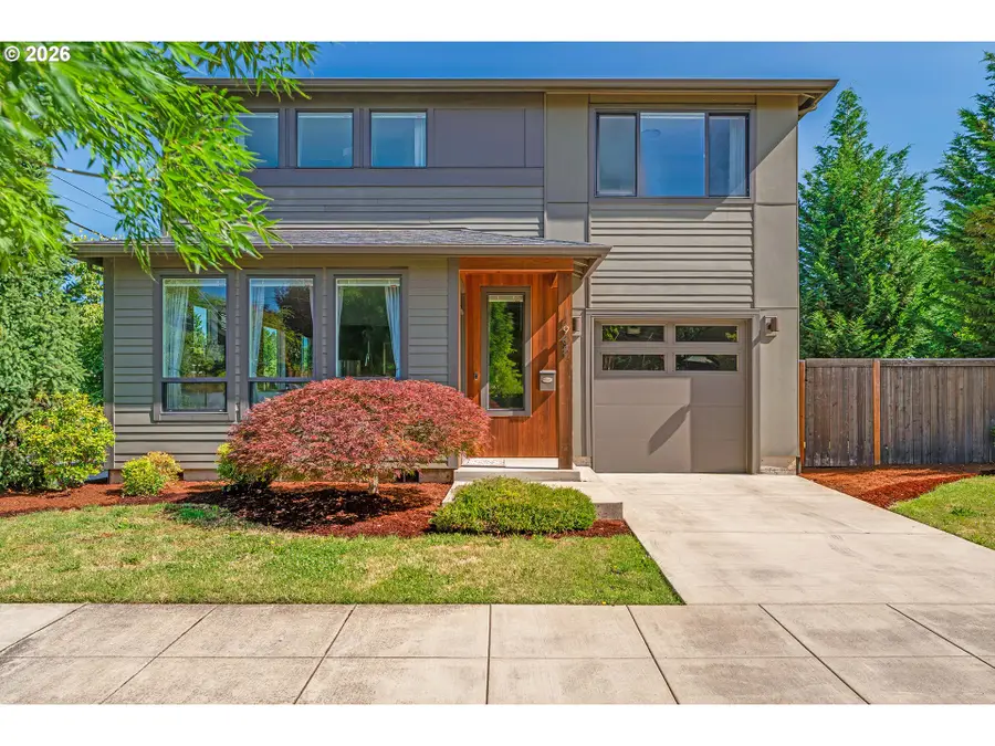 1905 NE Ainsworth St, Portland, OR 97211 - #2