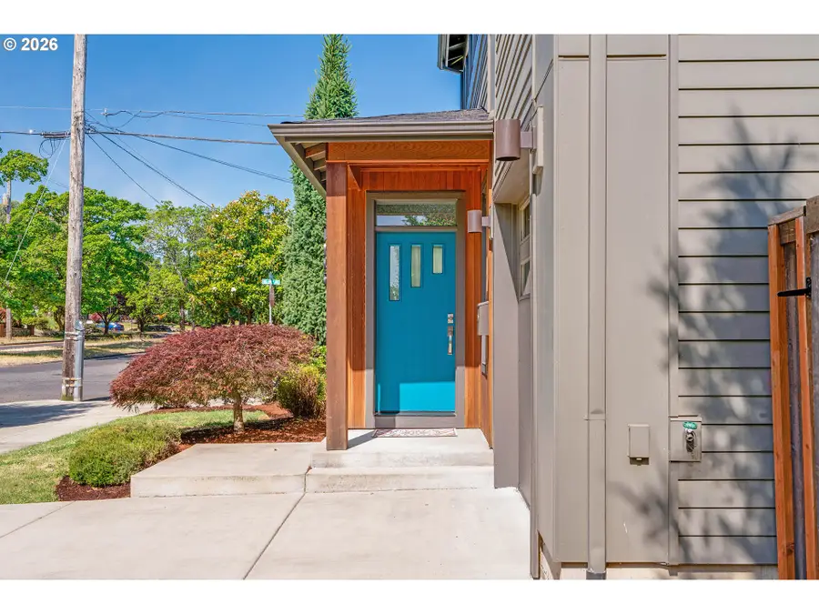 1905 NE Ainsworth St, Portland, OR 97211 - #3
