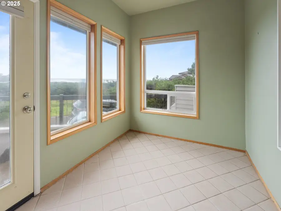 4147 NW Hidden Lake Loop, Waldport, OR 97394 - Image #2