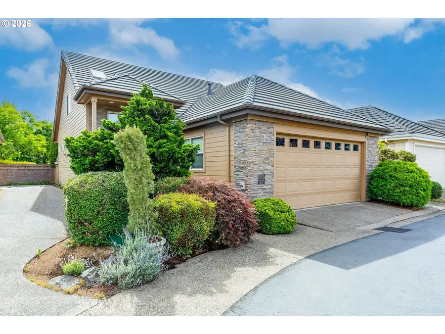 2073 Lake Wind Dr, Eugene, OR 97408 - #2