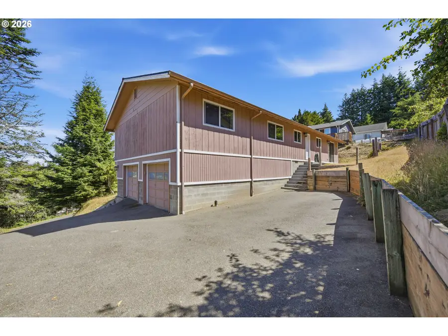 740 H St, Coos Bay, OR 97420 - #2