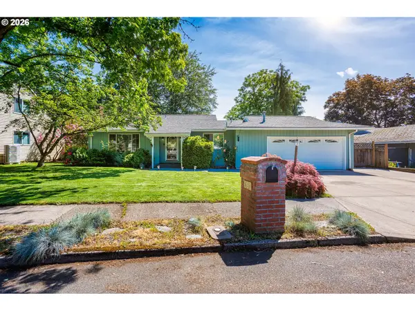 808 SE 156th Pl, Portland, OR 97233