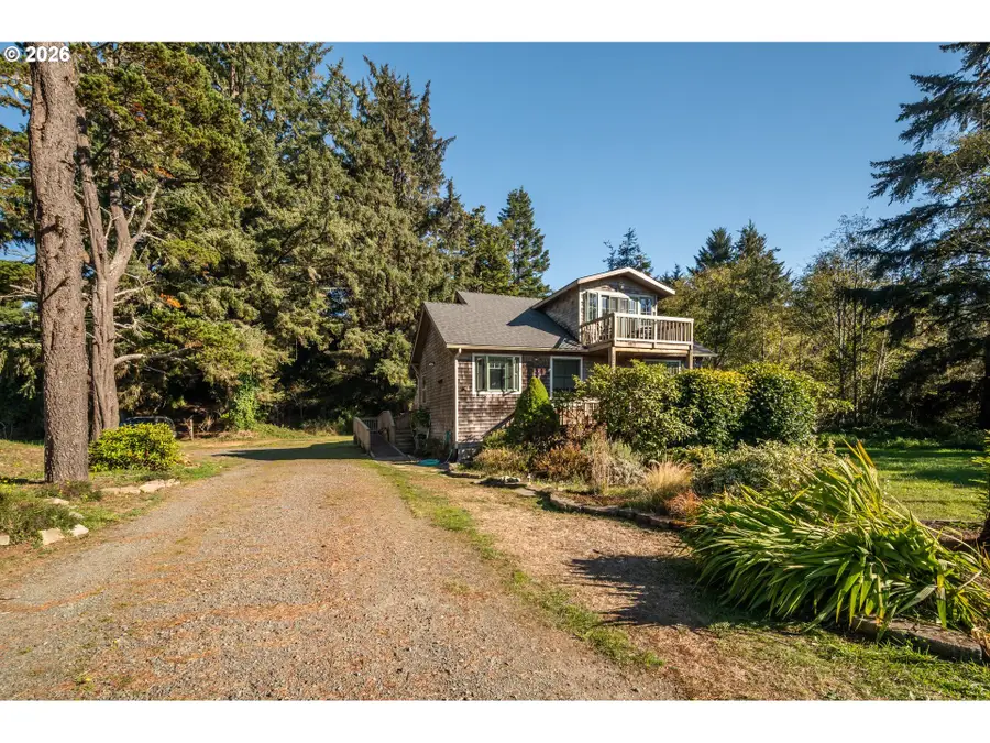 1218 Riverside Dr, Bandon, OR 97411 - #2