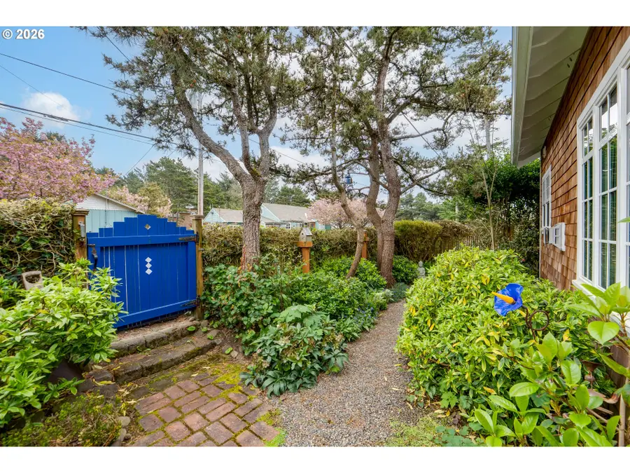 432 S Hemlock St, Cannon Beach, OR 97110 - #2
