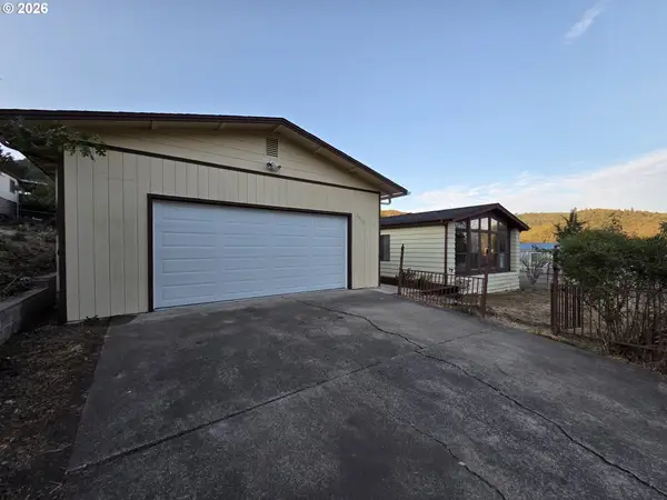 3610 NW Broad St, Roseburg, OR 97471