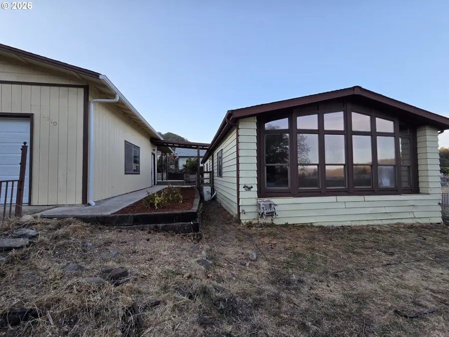 3610 NW Broad St, Roseburg, OR 97471 - #3