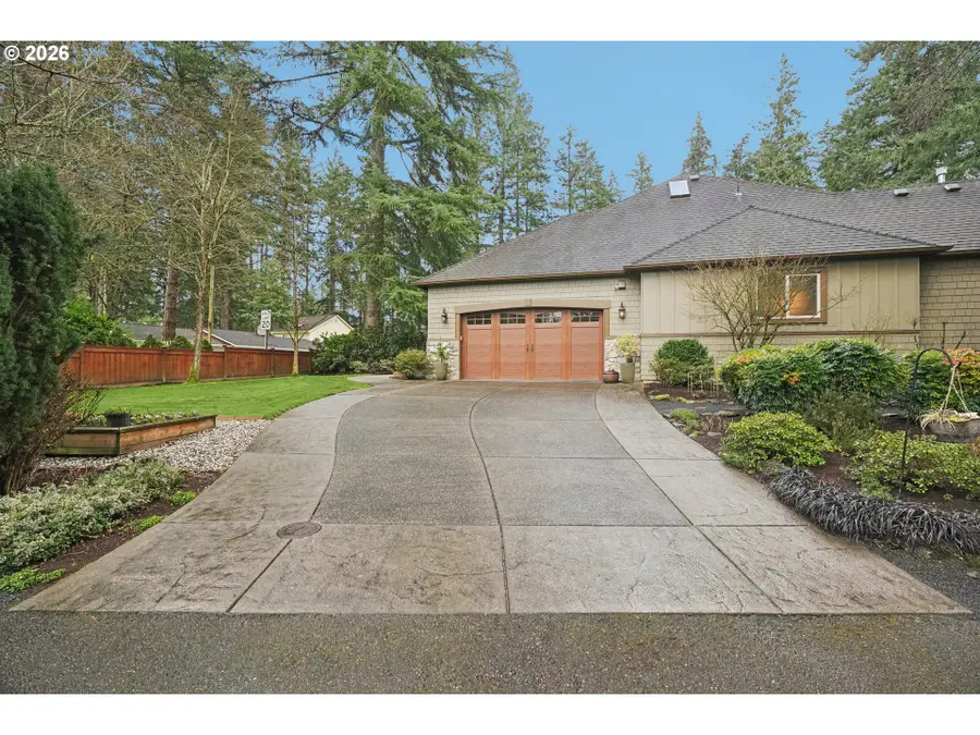 15915 Waluga Dr, Lake Oswego, OR 97035 - #2