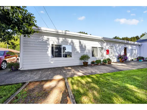 160 Spring St, Gardiner, OR 97441