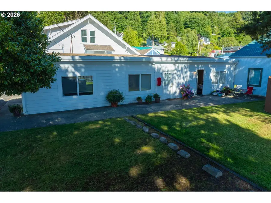 160 Spring St, Gardiner, OR 97441 - #2