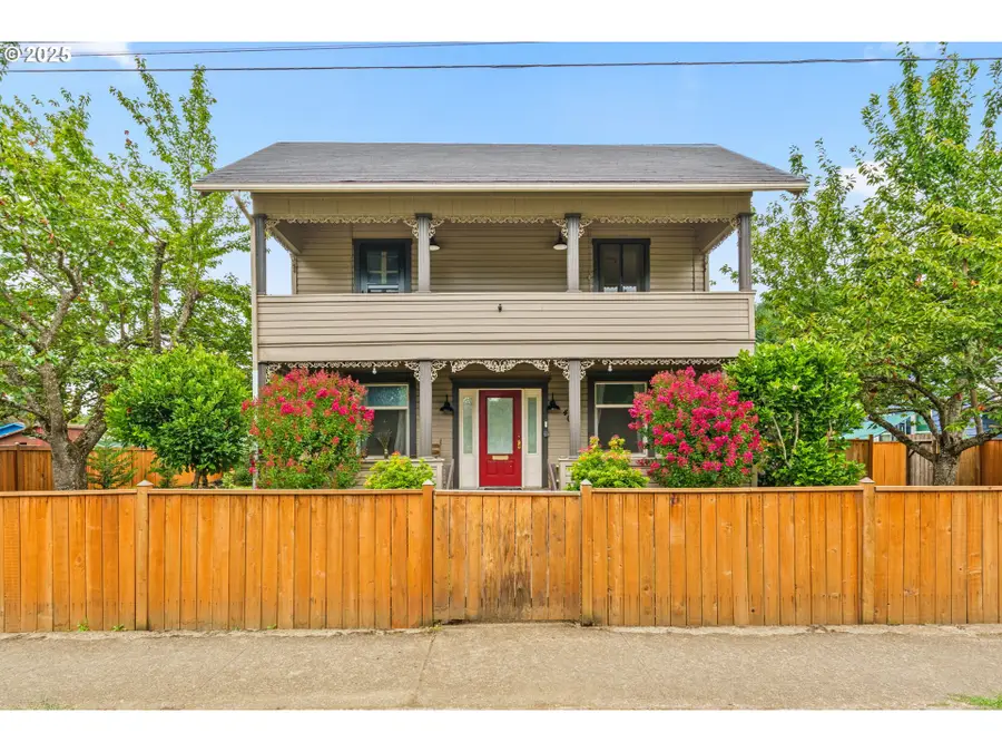 409 N 8th St, Cottage Grove, OR 97424 - #3