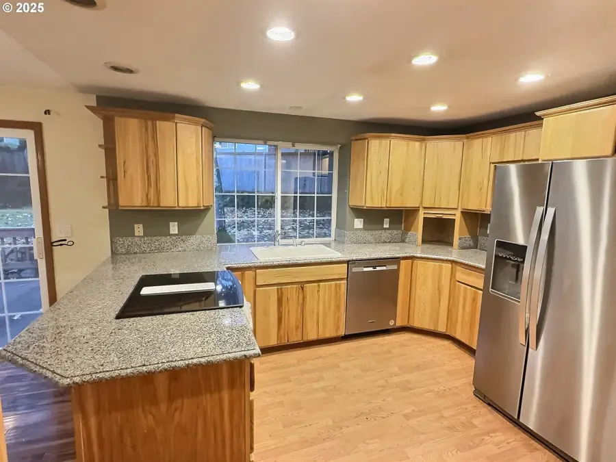 377 SE Barnes Ave, Gresham, OR 97080 - Image #3