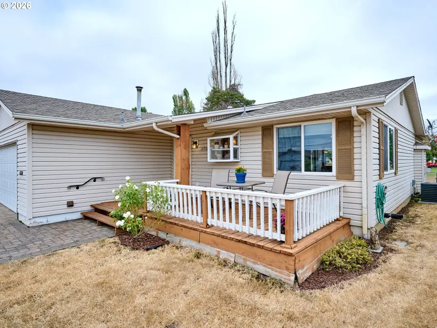 1090 Randolph Rd, Woodburn, OR 97071 - #2