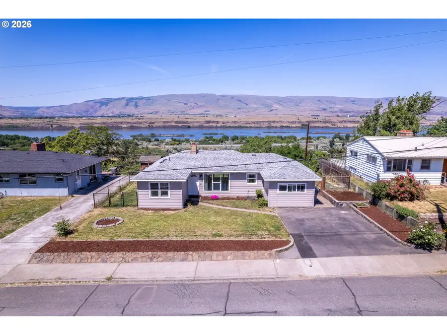 2207 E 10th St, The Dalles, OR 97058 - #2