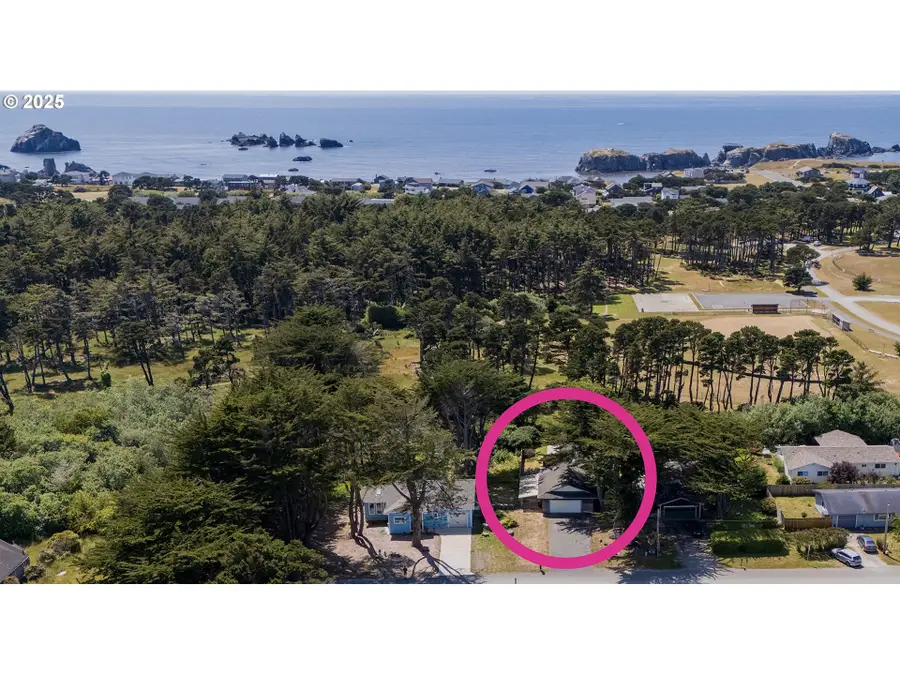 1260 Jackson Ave, Bandon, OR 97411 - Image #3