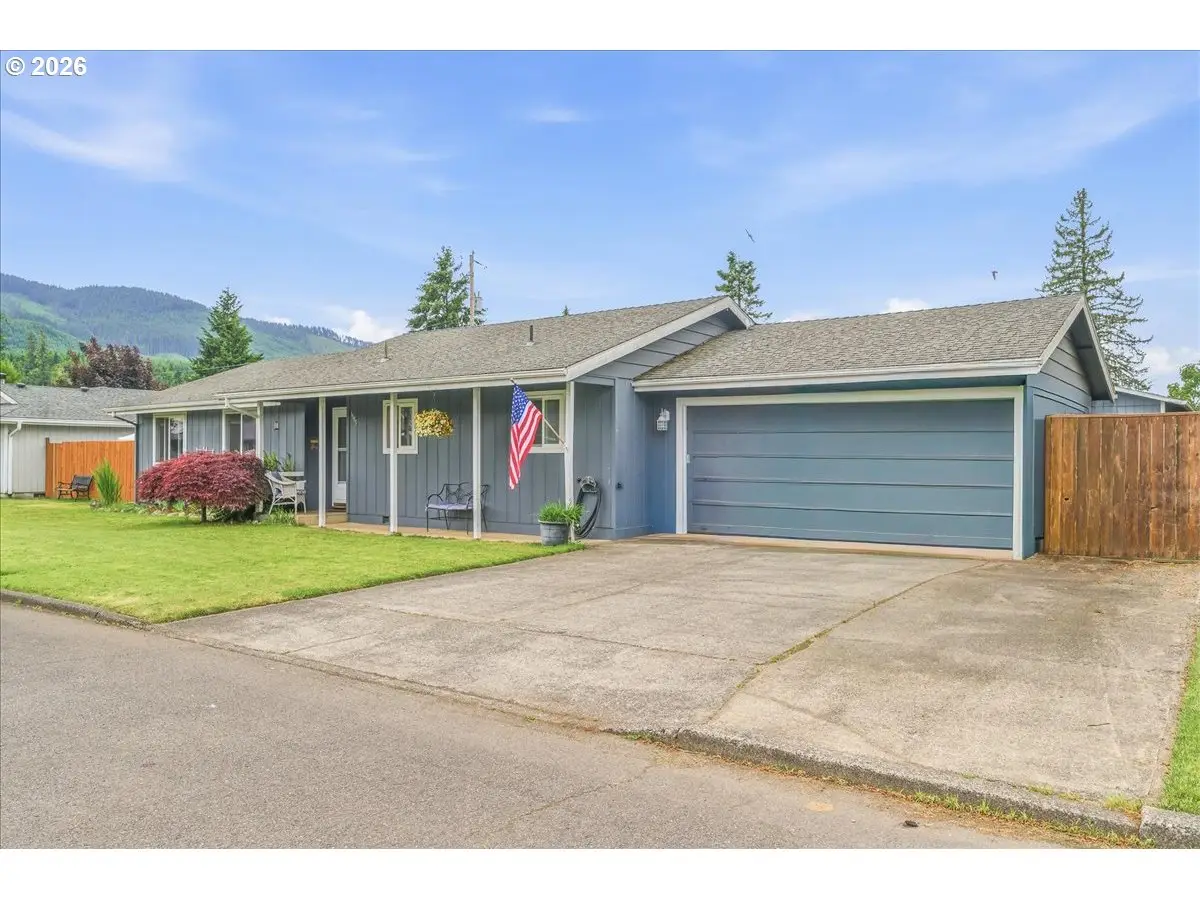 1135 SW 1st Ave, Mill City, OR 97360 - #1