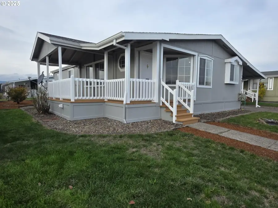 1402 Pioneer Way, Forest Grove, OR 97116 - Image #2