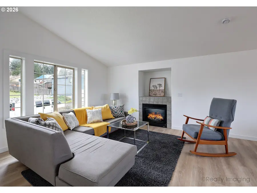 523 Roosevelt St, Oregon City, OR 97045 - #2